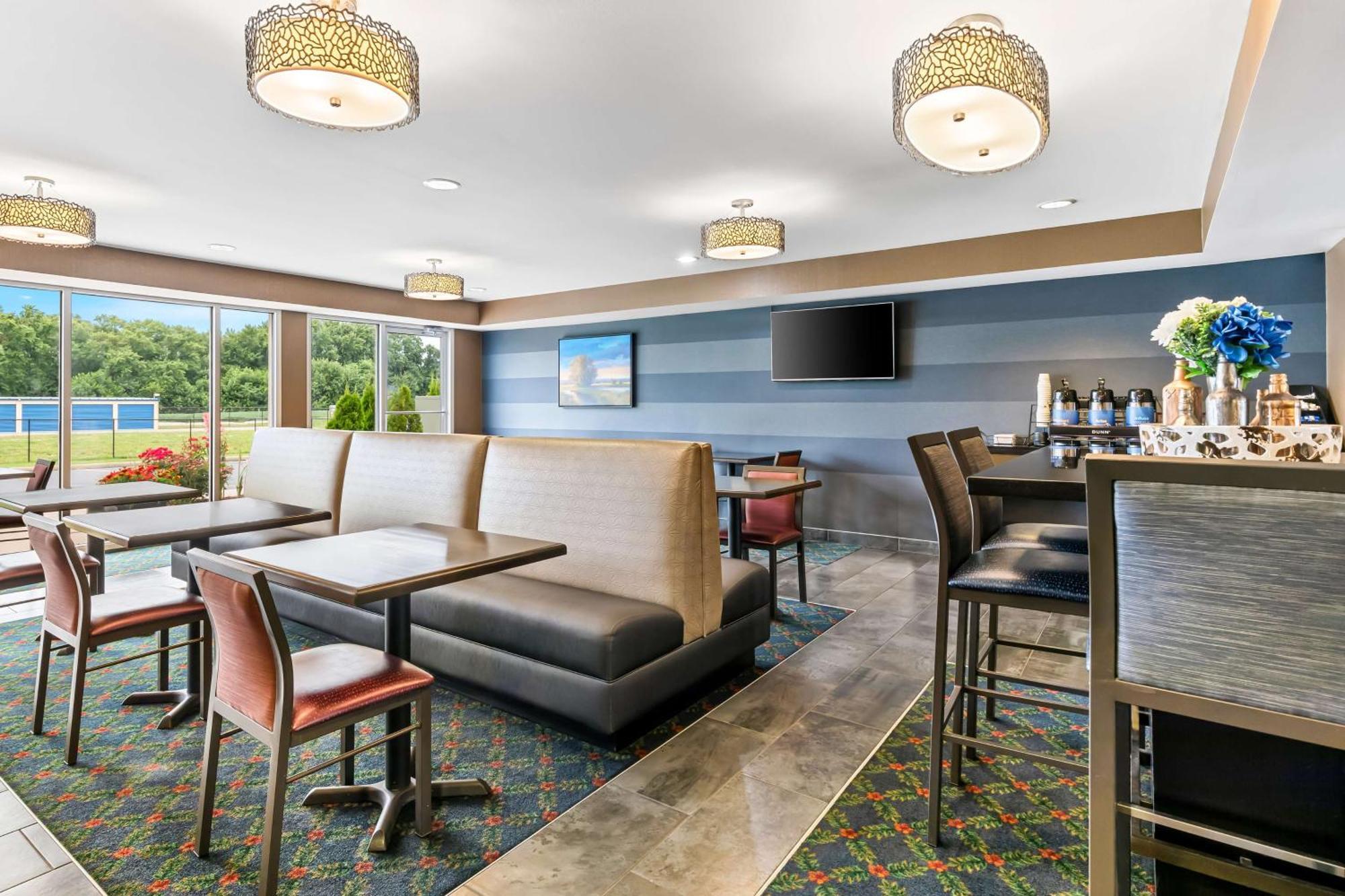 Best Western Legacy Inn & Suites Beloit/South Beloit Bagian luar foto