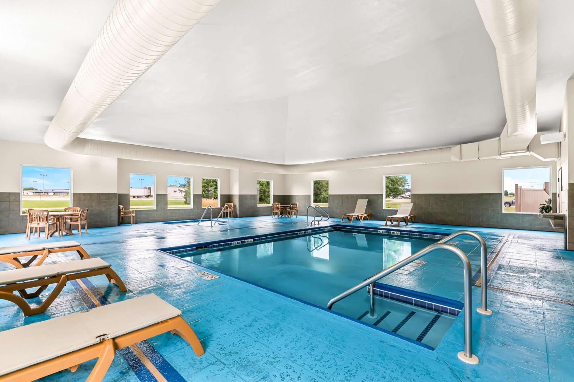 Best Western Legacy Inn & Suites Beloit/South Beloit Bagian luar foto